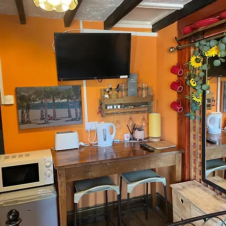 Bed & Breakfast Hayloft Sleep 2 Next To Fox Covert Pub 3*