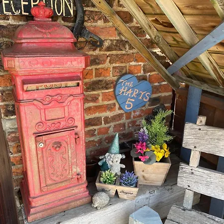Bed & Breakfast Hayloft Sleep 2 Next To Fox Covert Pub 3*