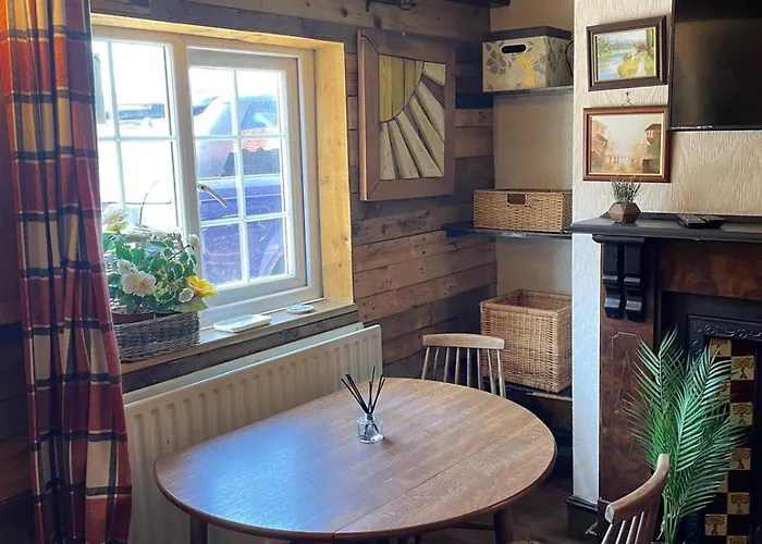 Hayloft Sleep 2 Next To Fox Covert Pub