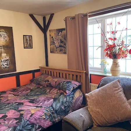 Bed & Breakfast Hayloft Sleep 2 Next To Fox Covert Pub 3*