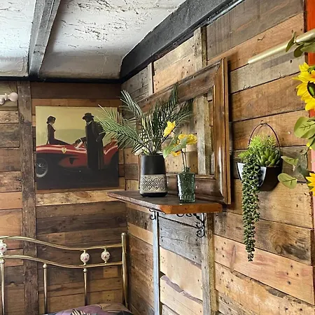 Hayloft Sleep 2 Next To Fox Covert Pub 3*